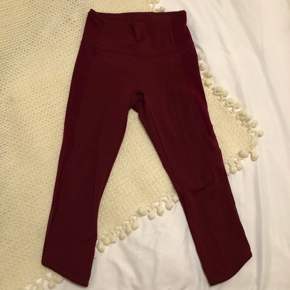 Lululemon Body Con Crop leggings mesh detail sz. 6